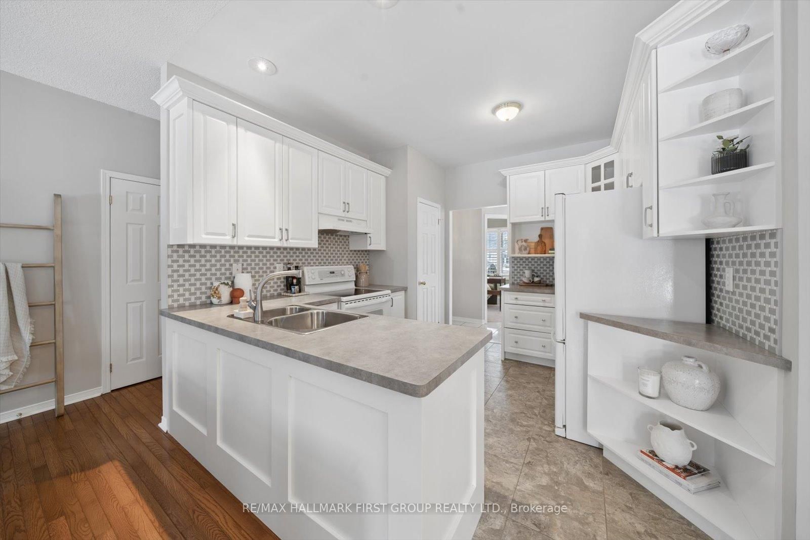 Detached House for sale at 83 Auburn Lane, Clarington, Ontario, L1E 2E9 - Courtice - MLS: E12844872