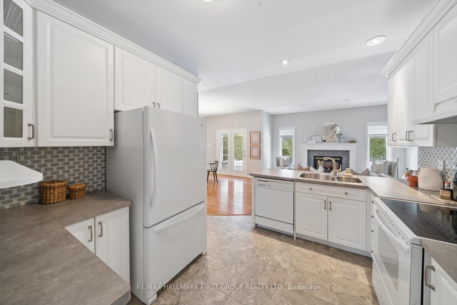 Detached House for sale at 83 Auburn Lane, Clarington, Ontario, L1E 2E9 - Courtice - MLS: E12844872