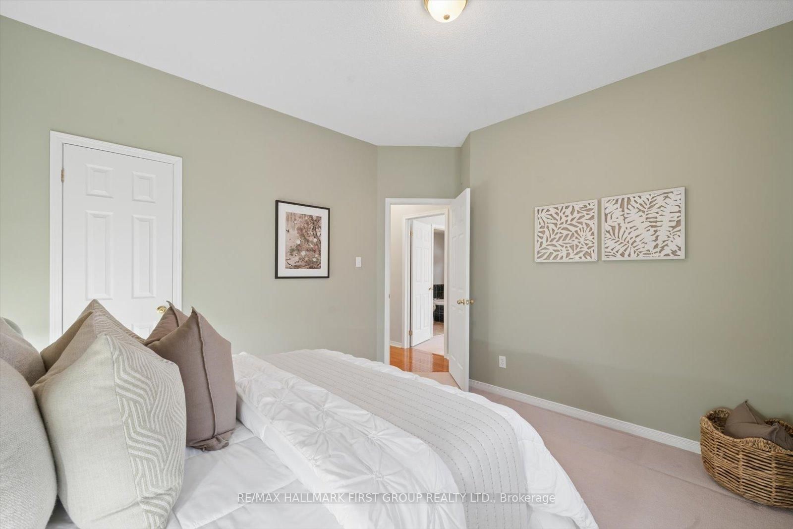 Detached House for sale at 83 Auburn Lane, Clarington, Ontario, L1E 2E9 - Courtice - MLS: E12844872