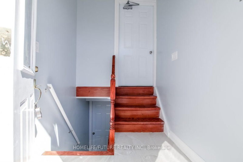 Main - 90 Mountland Dr, Toronto, M1G 2P1 | Image 3