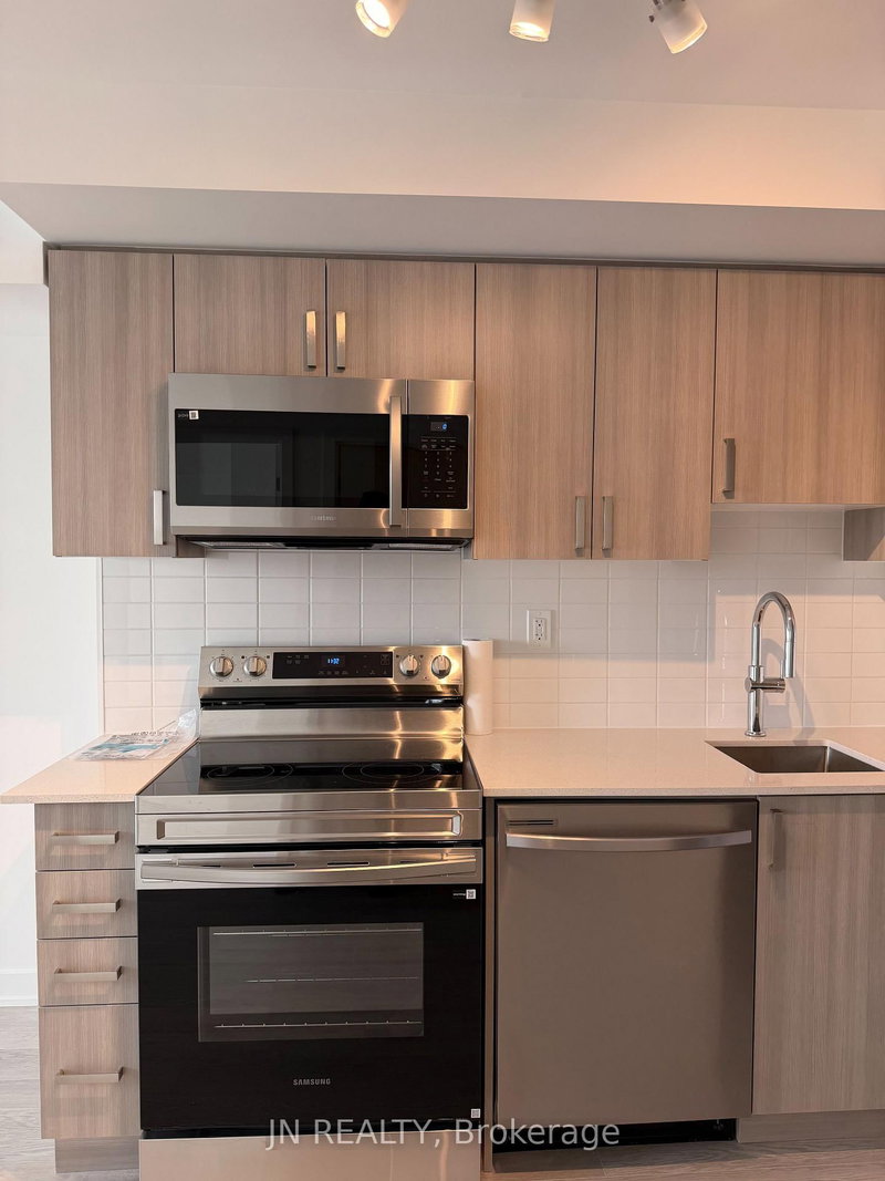 1112 - 1010 Sandy beach Rd, Pickering, L1W 3V9 | Image 3