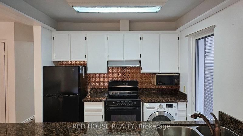 Upper - 37 Connaught Ave, Toronto, M4L 2V8 | Image 2