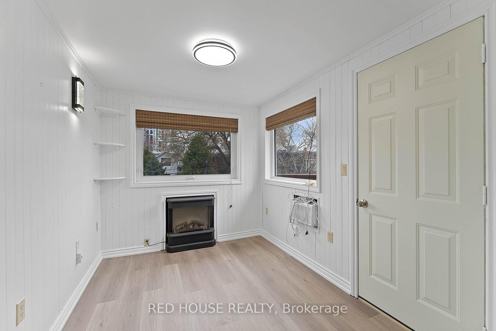 37 Connaught Avenue, Unit Upper - Photo 25