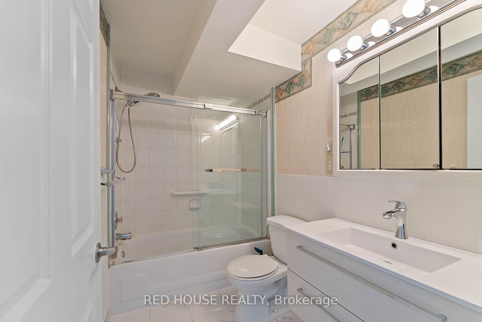 37 Connaught Avenue, Unit Upper - Photo 29