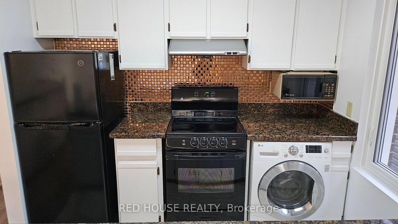 Upper - 37 Connaught Ave, Toronto, M4L 2V8 | Image 3