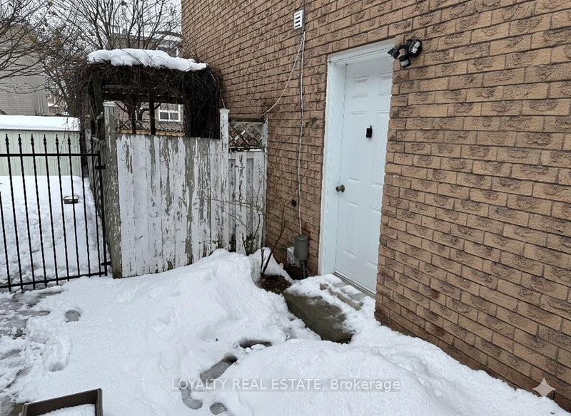 1540 Marshcourt Dr, Pickering, L1V 6C6 | Image 2