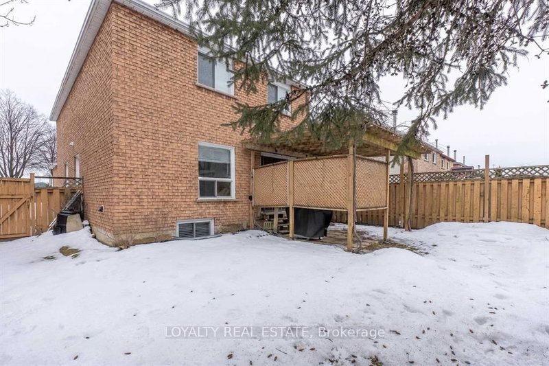 1540 Marshcourt Dr, Pickering, L1V 6C6 | Image 3