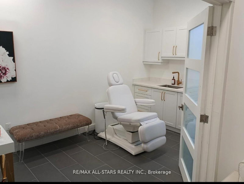 104a - 715 Queen St E, Toronto, M4M 1H1 | Image 2