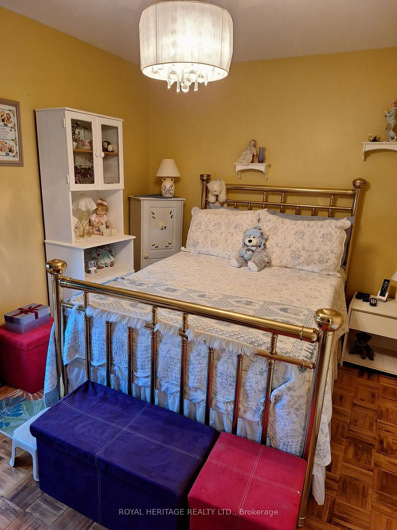 6 - 677 Marksbury Rd, Pickering, L1W 2T3 | Image 2