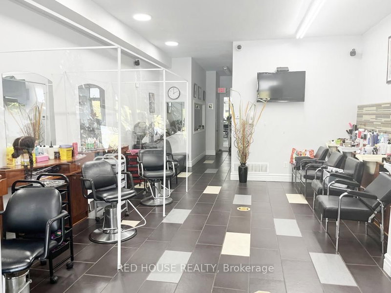 1533 O'Connor Dr, Toronto, M4B 2V7 | Image 3