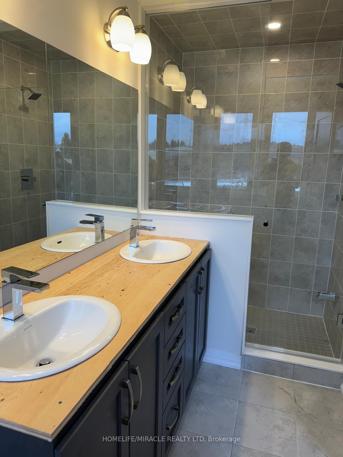 Townhouse for sale at 34 Coote Court, Pickering, Ontario, L1T 0P5 - Brock Ridge - MLS: E12853182