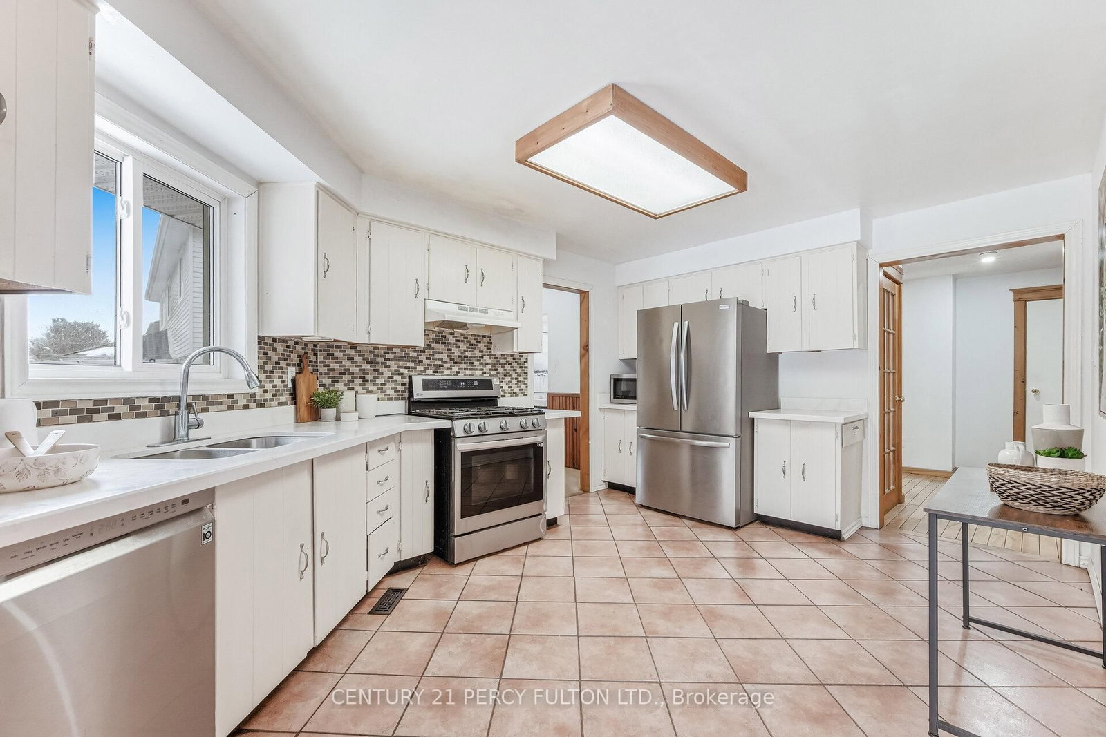 Detached House for sale at 782 Aspen Road, Pickering, Ontario, L1V 3S3 - Amberlea - MLS: E12855156