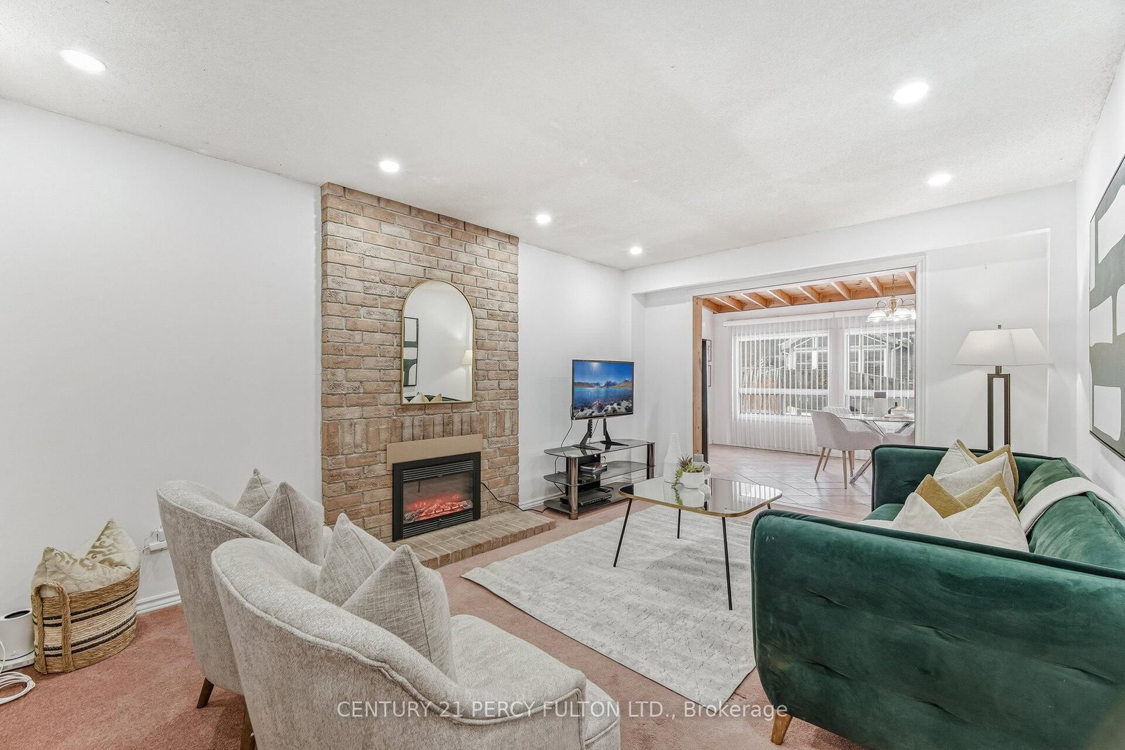 Detached House for sale at 782 Aspen Road, Pickering, Ontario, L1V 3S3 - Amberlea - MLS: E12855156