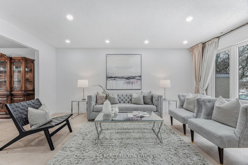 782 Aspen Rd, Pickering, L1V 3S3 | Image 2