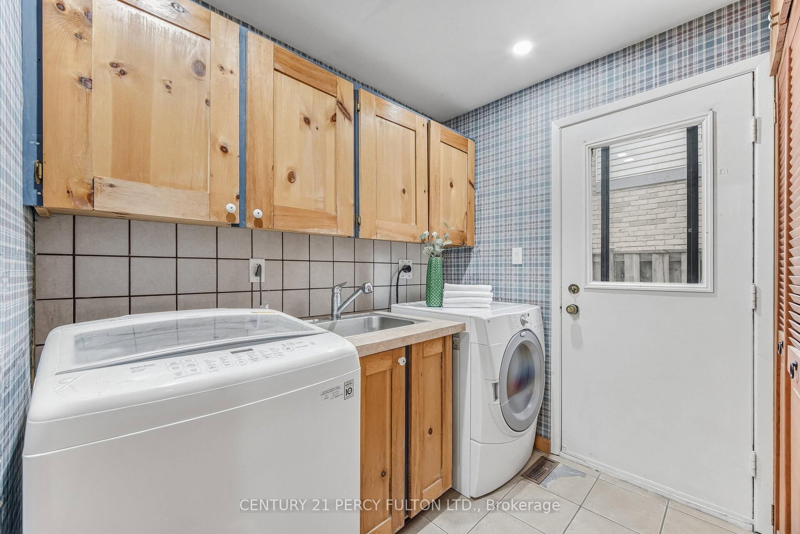 Detached House for sale at 782 Aspen Road, Pickering, Ontario, L1V 3S3 - Amberlea - MLS: E12855156