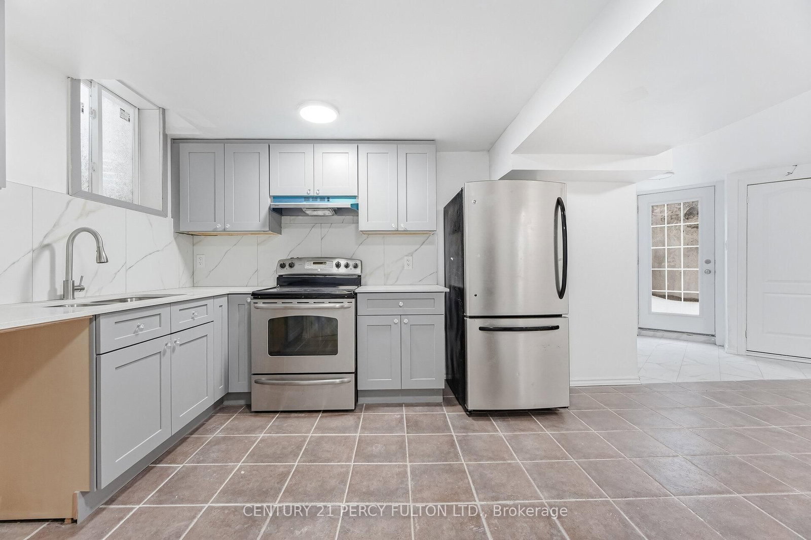 Detached House for sale at 782 Aspen Road, Pickering, Ontario, L1V 3S3 - Amberlea - MLS: E12855156