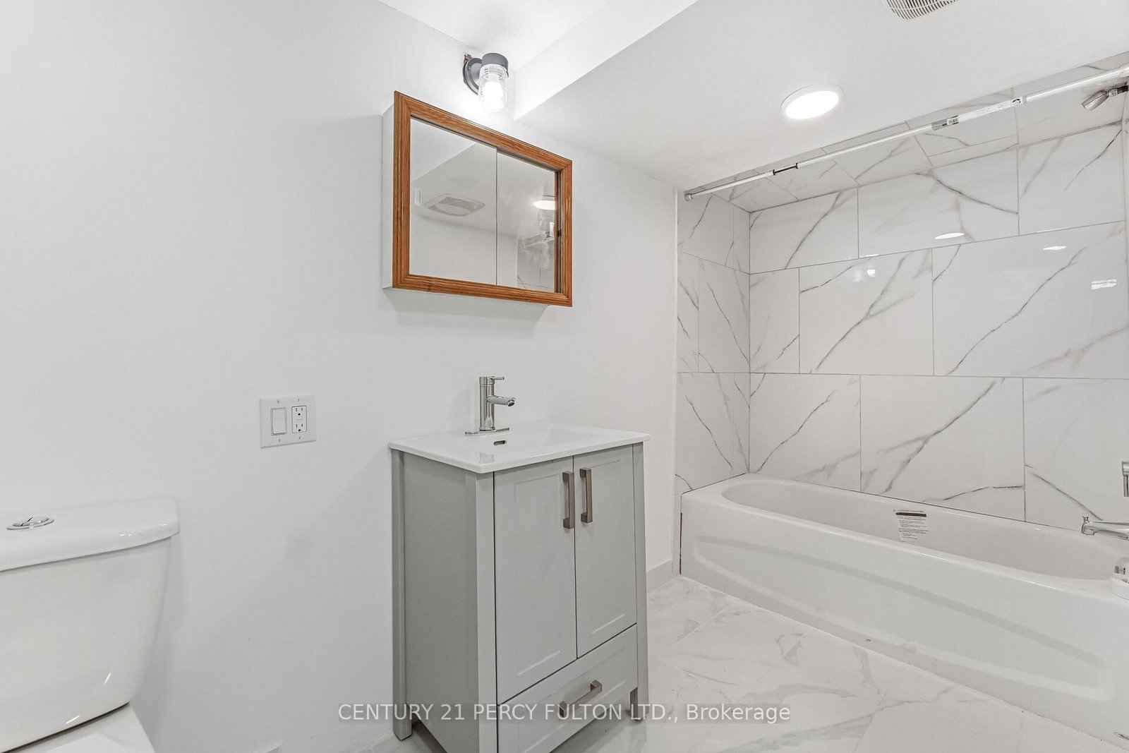 Detached House for sale at 782 Aspen Road, Pickering, Ontario, L1V 3S3 - Amberlea - MLS: E12855156