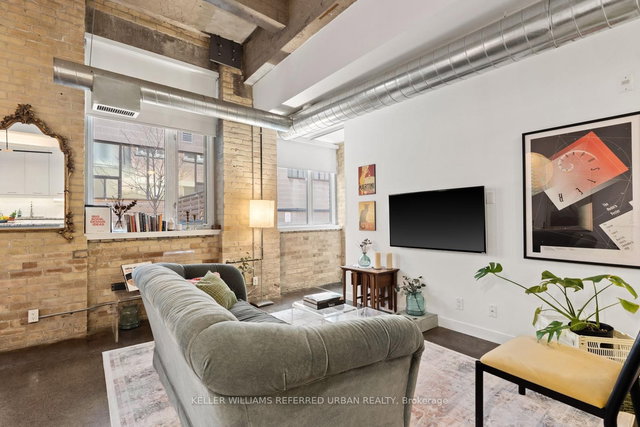 121 - 201 Carlaw Avenue