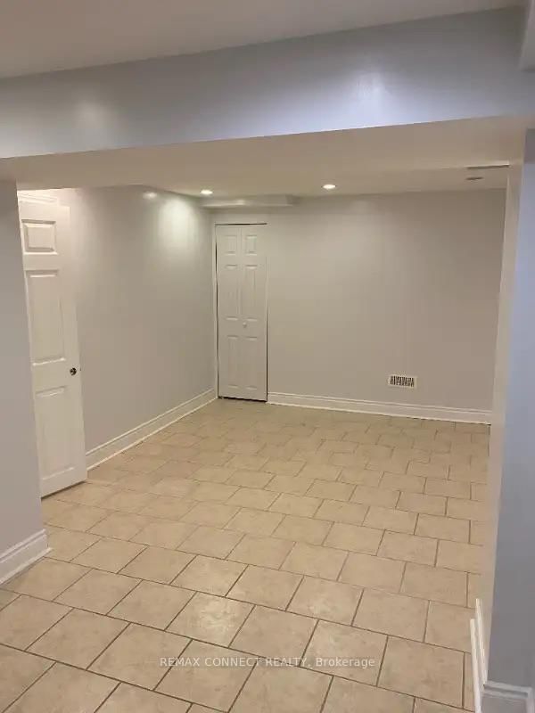 532 A Lightfoot Pl, Pickering, L1V 5Z7 | Image 3