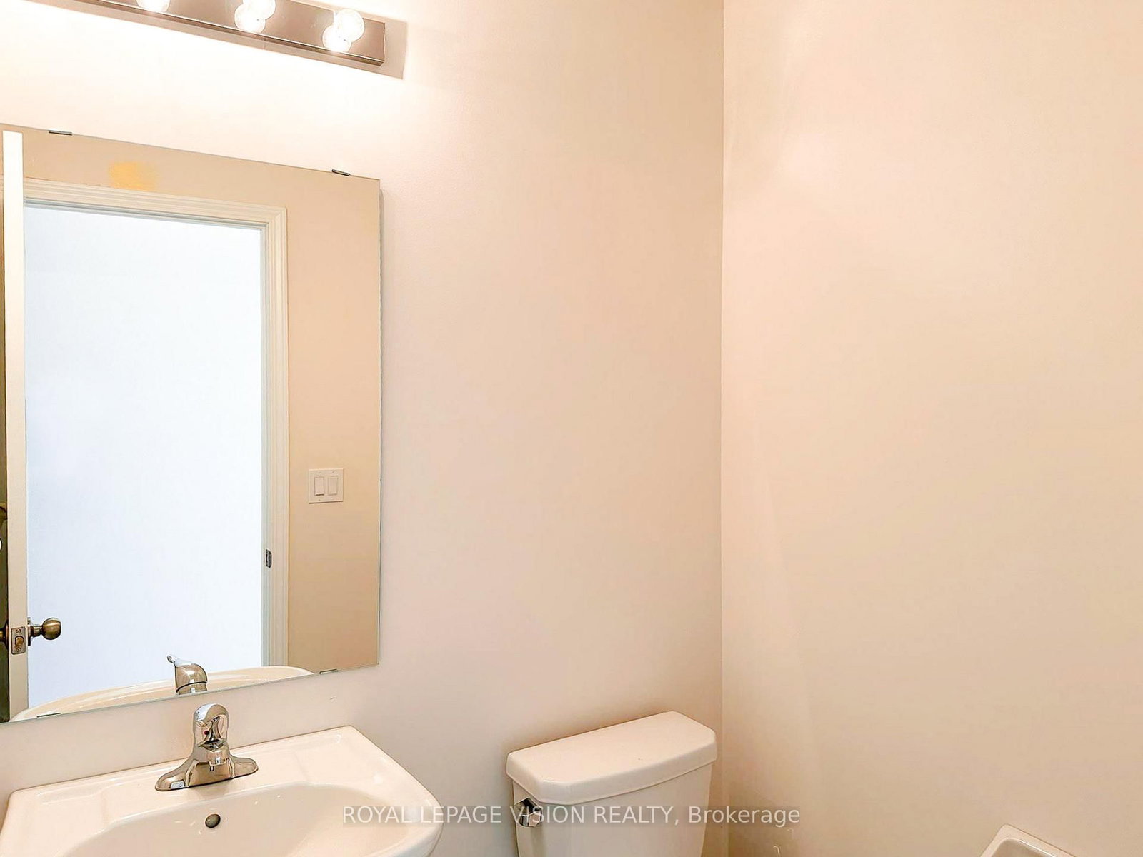 Townhouse for lease at 2611 Secreto Drive, Oshawa, Ontario, L1L 0S8 - Windfields - MLS: E12859970