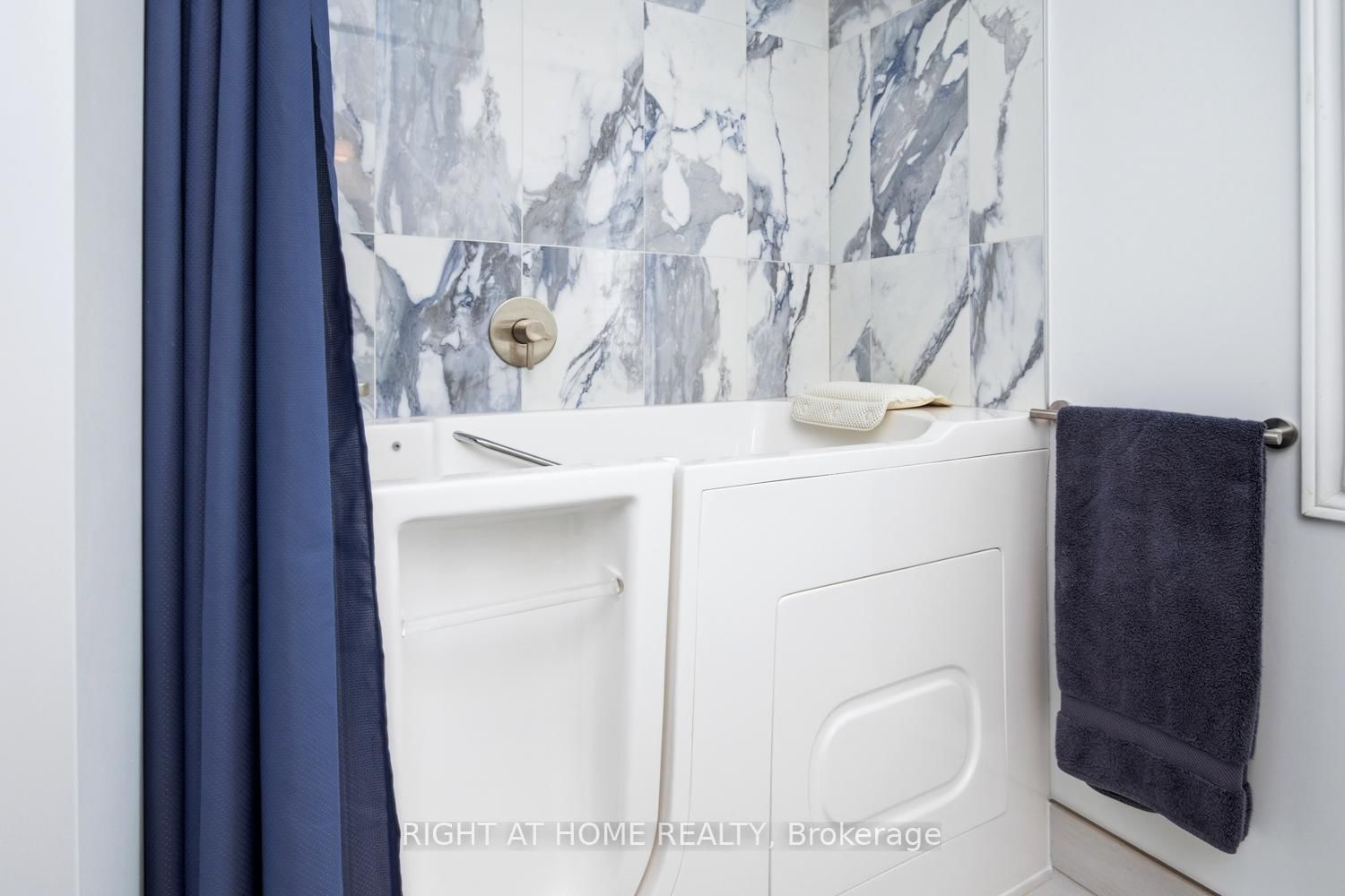 Detached House for sale at 295 Waterbury Crescent, Scugog, Ontario, L9L 1S5 - Port Perry - MLS: E12860226