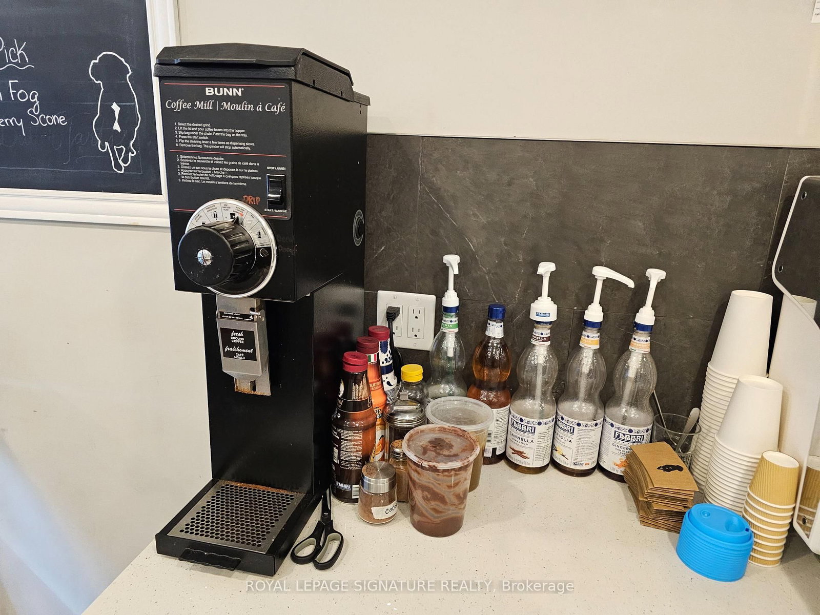 878 Kingston Road - Photo 5