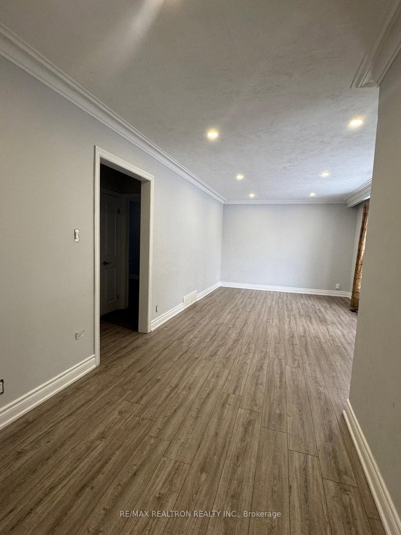 1467 Oxford Street