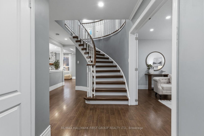 57 Yorkshire Cres, Whitby, L1R 1X8 | Image 2