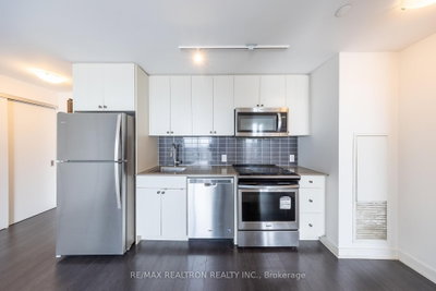 Unit 910 — 2799 Kingston Road — photo 6