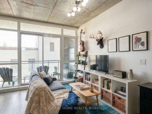 426 - 1190 Dundas Street E