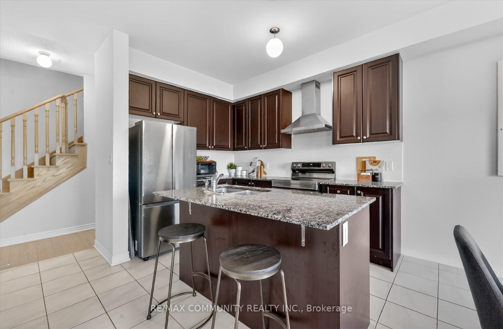 Detached House for sale at 5 Thelma Drive, Whitby, Ontario, L1P 0N3 - Rural Whitby - MLS: E12865326