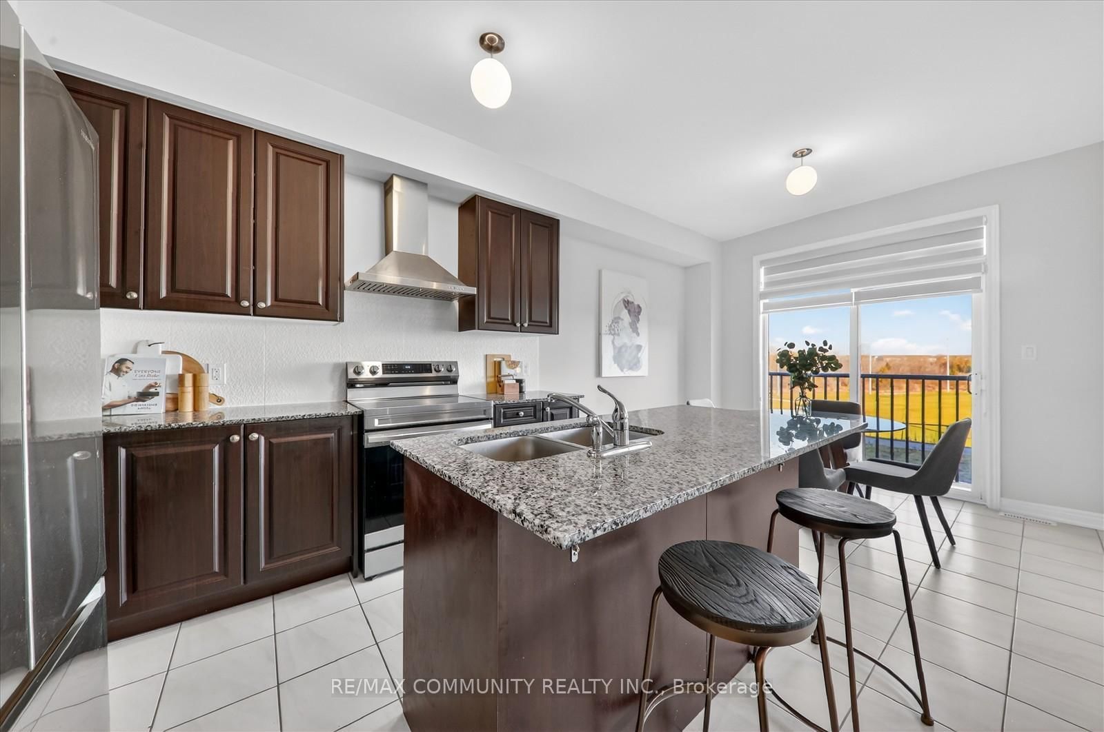 Detached House for sale at 5 Thelma Drive, Whitby, Ontario, L1P 0N3 - Rural Whitby - MLS: E12865326