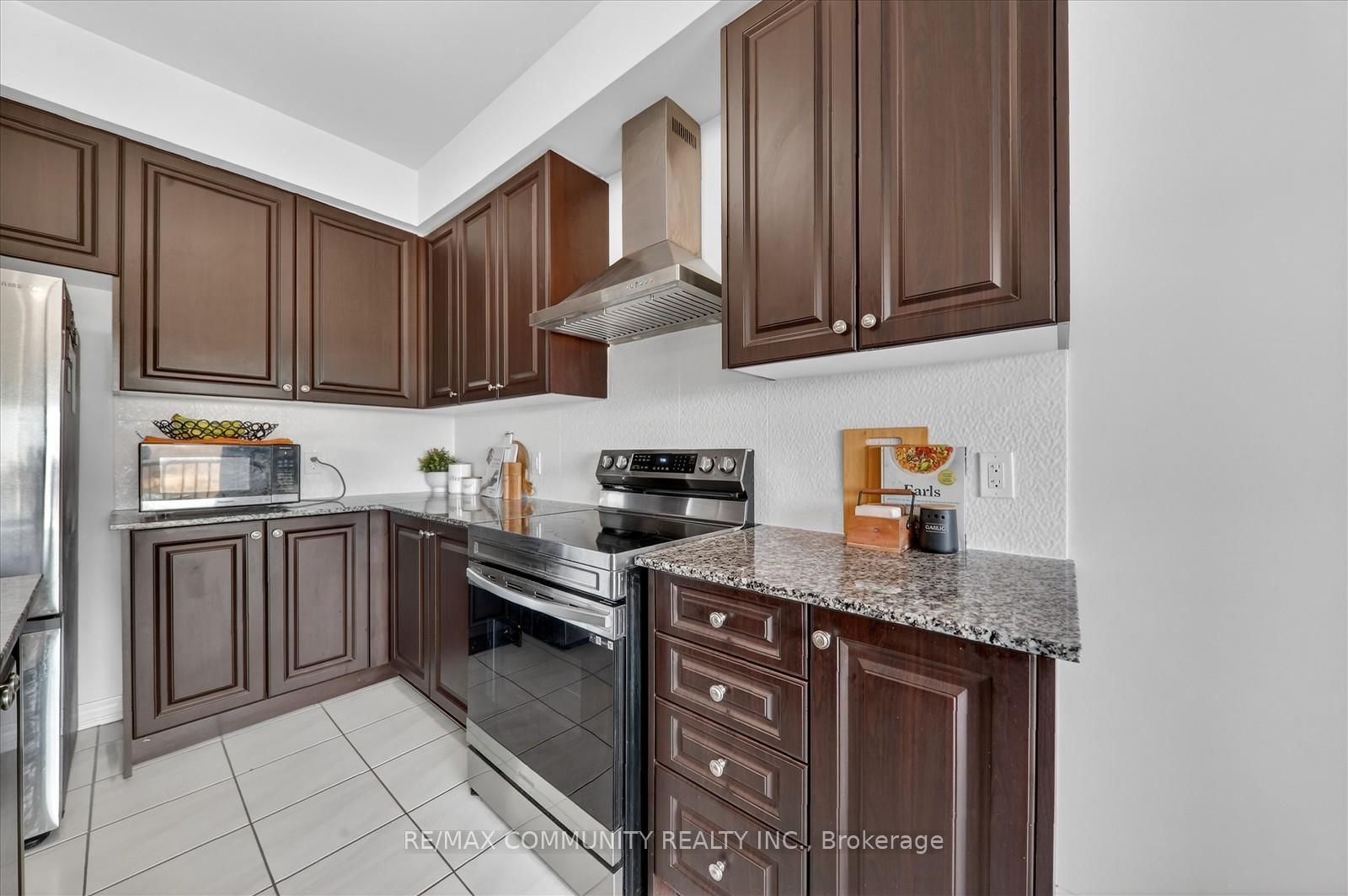 Detached House for sale at 5 Thelma Drive, Whitby, Ontario, L1P 0N3 - Rural Whitby - MLS: E12865326