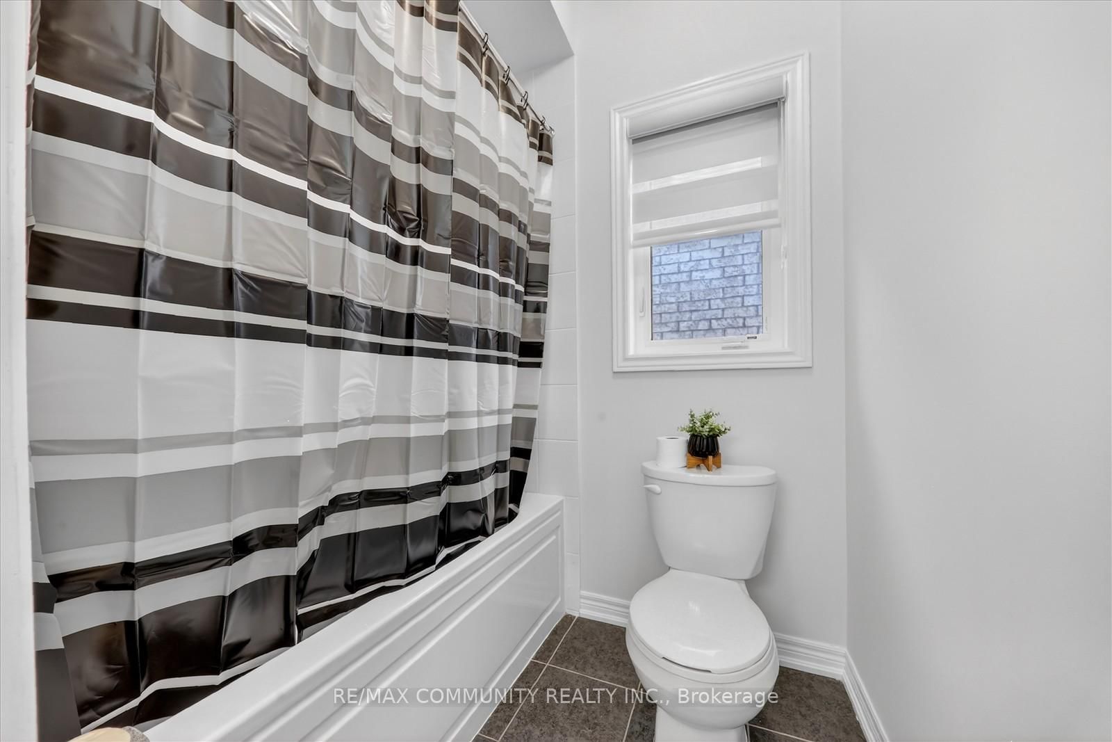 Detached House for sale at 5 Thelma Drive, Whitby, Ontario, L1P 0N3 - Rural Whitby - MLS: E12865326