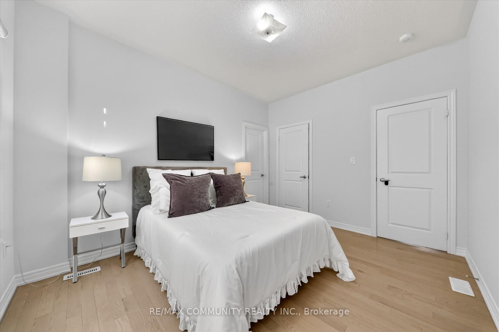 Detached House for sale at 5 Thelma Drive, Whitby, Ontario, L1P 0N3 - Rural Whitby - MLS: E12865326