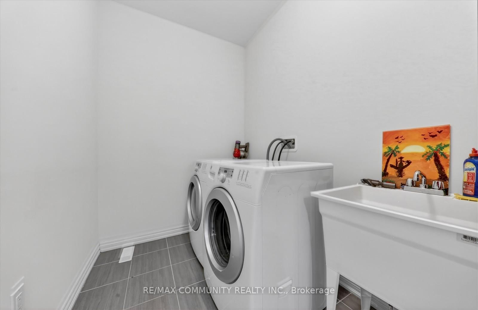 Detached House for sale at 5 Thelma Drive, Whitby, Ontario, L1P 0N3 - Rural Whitby - MLS: E12865326