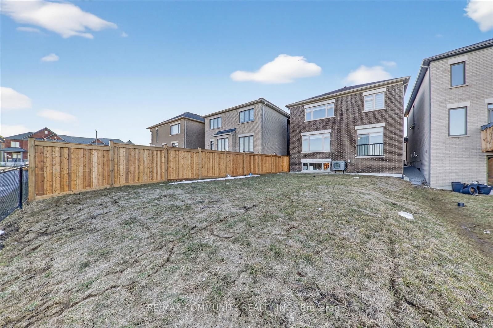 Detached House for sale at 5 Thelma Drive, Whitby, Ontario, L1P 0N3 - Rural Whitby - MLS: E12865326