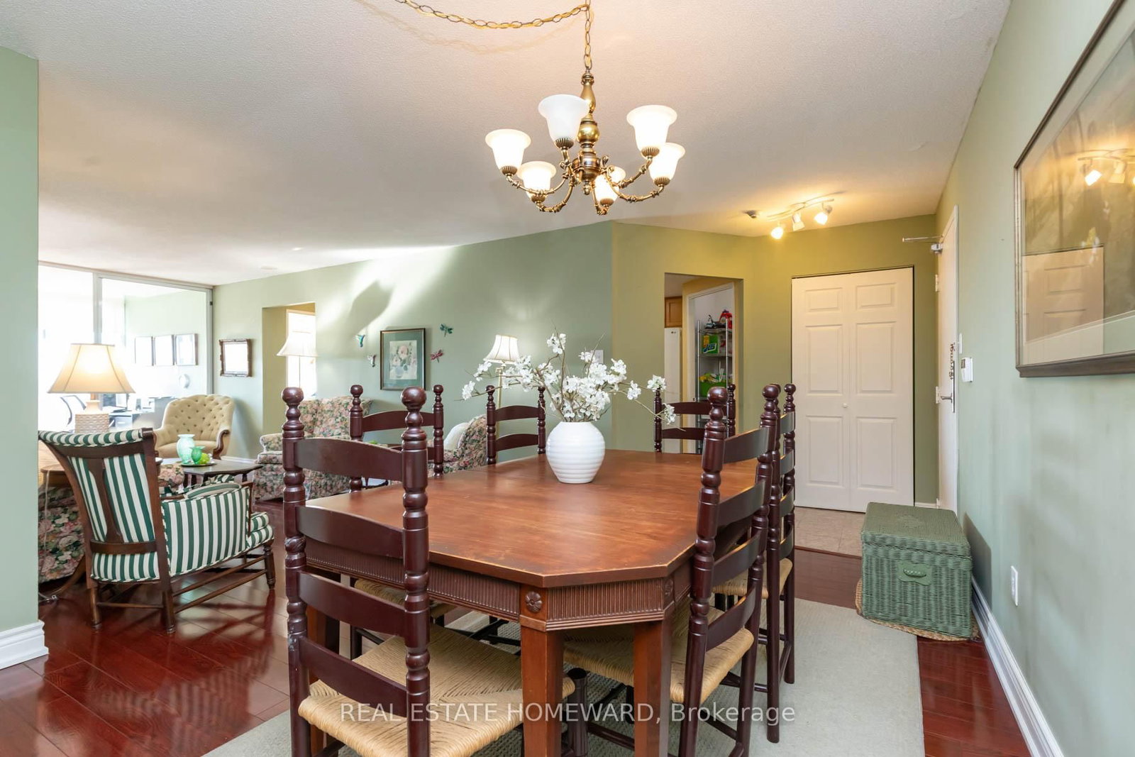 Listing Image 5