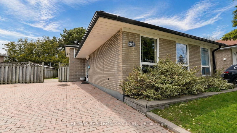 802 Modlin Rd, Pickering, L1W 1V3 | Image 2