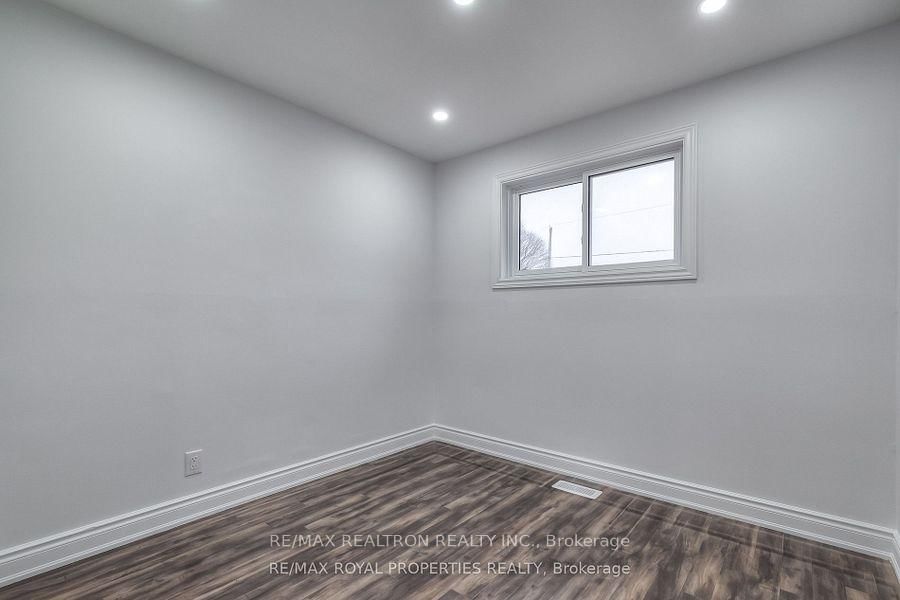 Detached House for sale at 802 Modlin Road, Pickering, Ontario, L1W 1V3 - Bay Ridges - MLS: E12867156