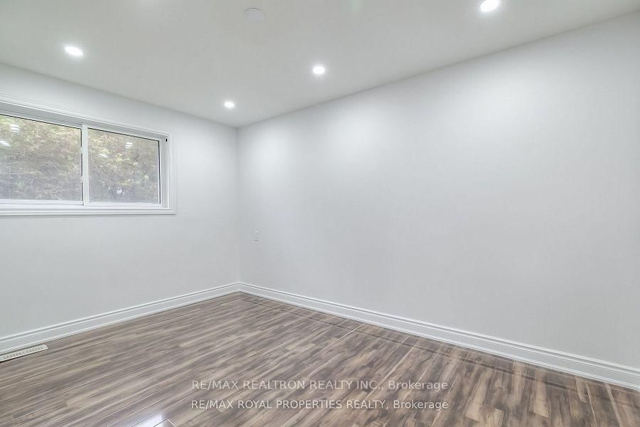 Detached House for sale at 802 Modlin Road, Pickering, Ontario, L1W 1V3 - Bay Ridges - MLS: E12867156