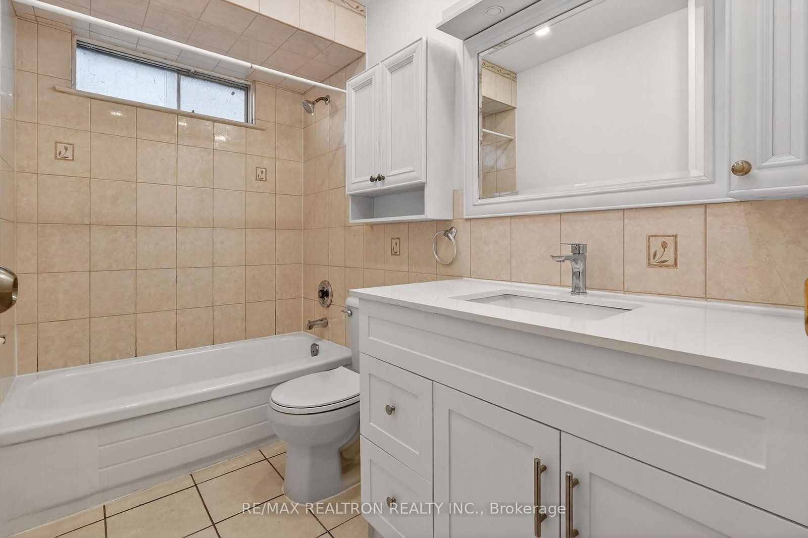 Detached House for sale at 802 Modlin Road, Pickering, Ontario, L1W 1V3 - Bay Ridges - MLS: E12867156