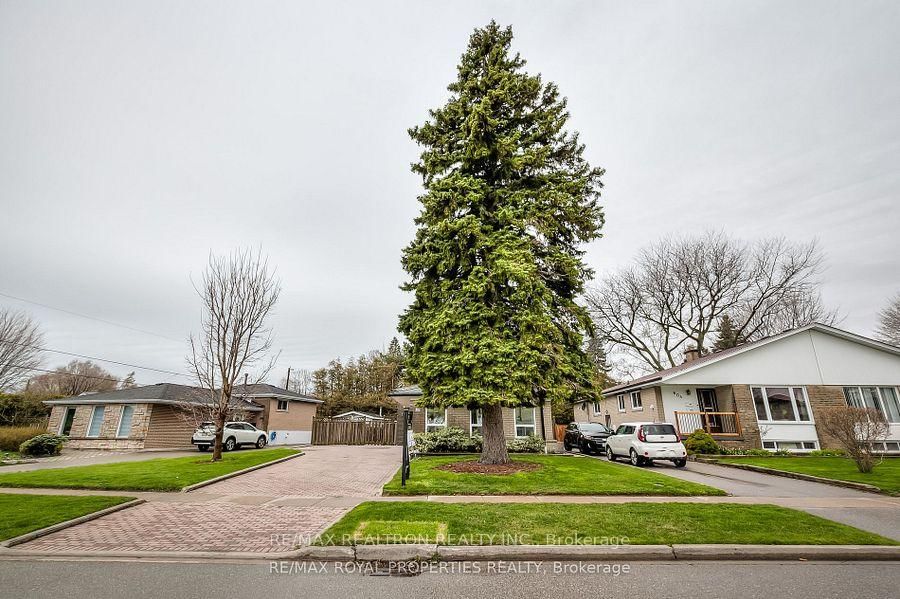 Detached House for sale at 802 Modlin Road, Pickering, Ontario, L1W 1V3 - Bay Ridges - MLS: E12867156