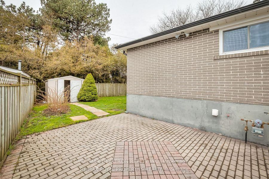 Detached House for sale at 802 Modlin Road, Pickering, Ontario, L1W 1V3 - Bay Ridges - MLS: E12867156