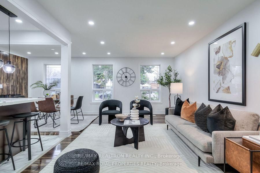 Detached House for sale at 802 Modlin Road, Pickering, Ontario, L1W 1V3 - Bay Ridges - MLS: E12867156