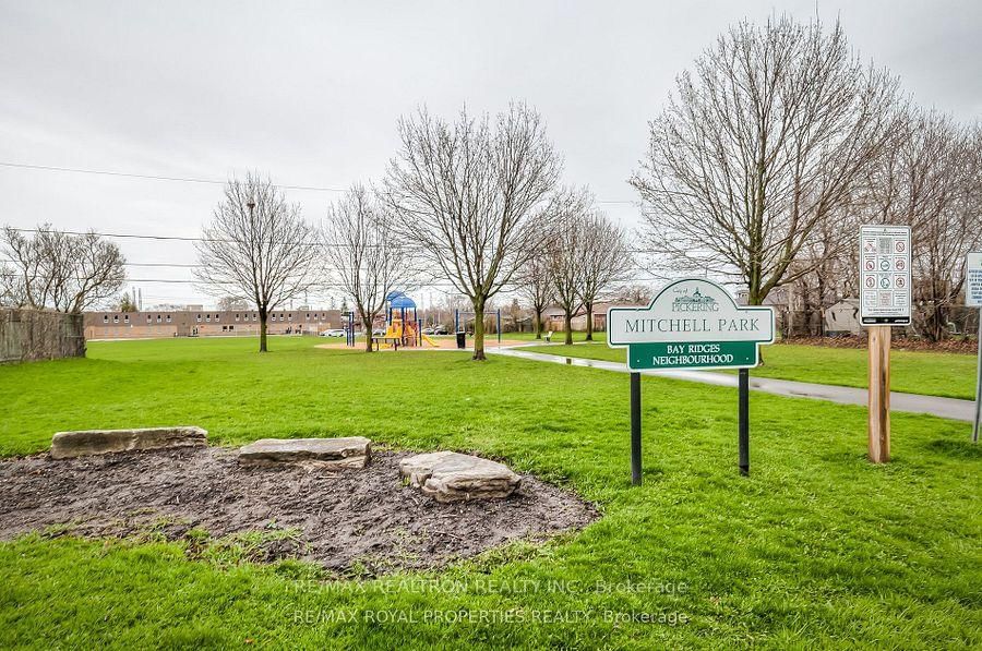 Detached House for sale at 802 Modlin Road, Pickering, Ontario, L1W 1V3 - Bay Ridges - MLS: E12867156