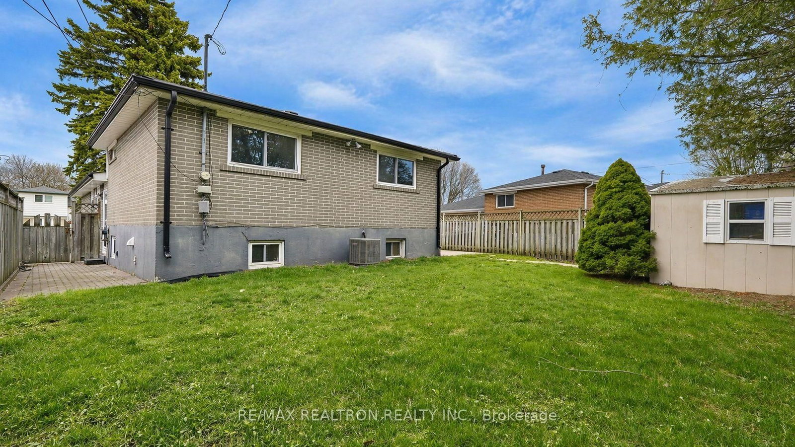 Detached House for sale at 802 Modlin Road, Pickering, Ontario, L1W 1V3 - Bay Ridges - MLS: E12867156