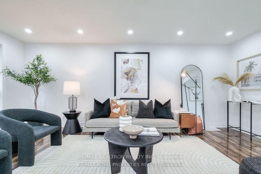 Detached House for sale at 802 Modlin Road, Pickering, Ontario, L1W 1V3 - Bay Ridges - MLS: E12867156