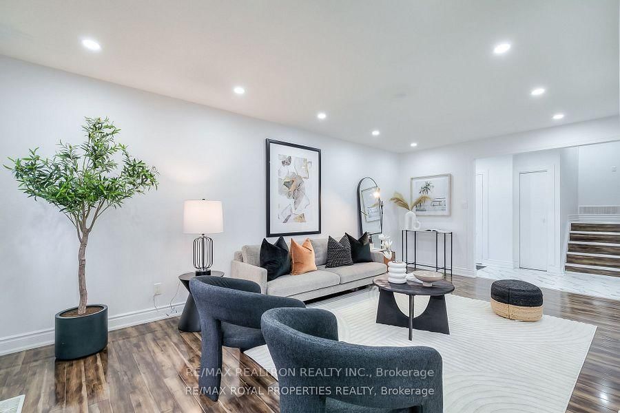 Detached House for sale at 802 Modlin Road, Pickering, Ontario, L1W 1V3 - Bay Ridges - MLS: E12867156