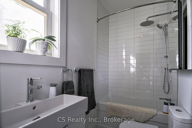 1 - 2133 Gerrard St E, Toronto, M4E 2C1 | Image 2